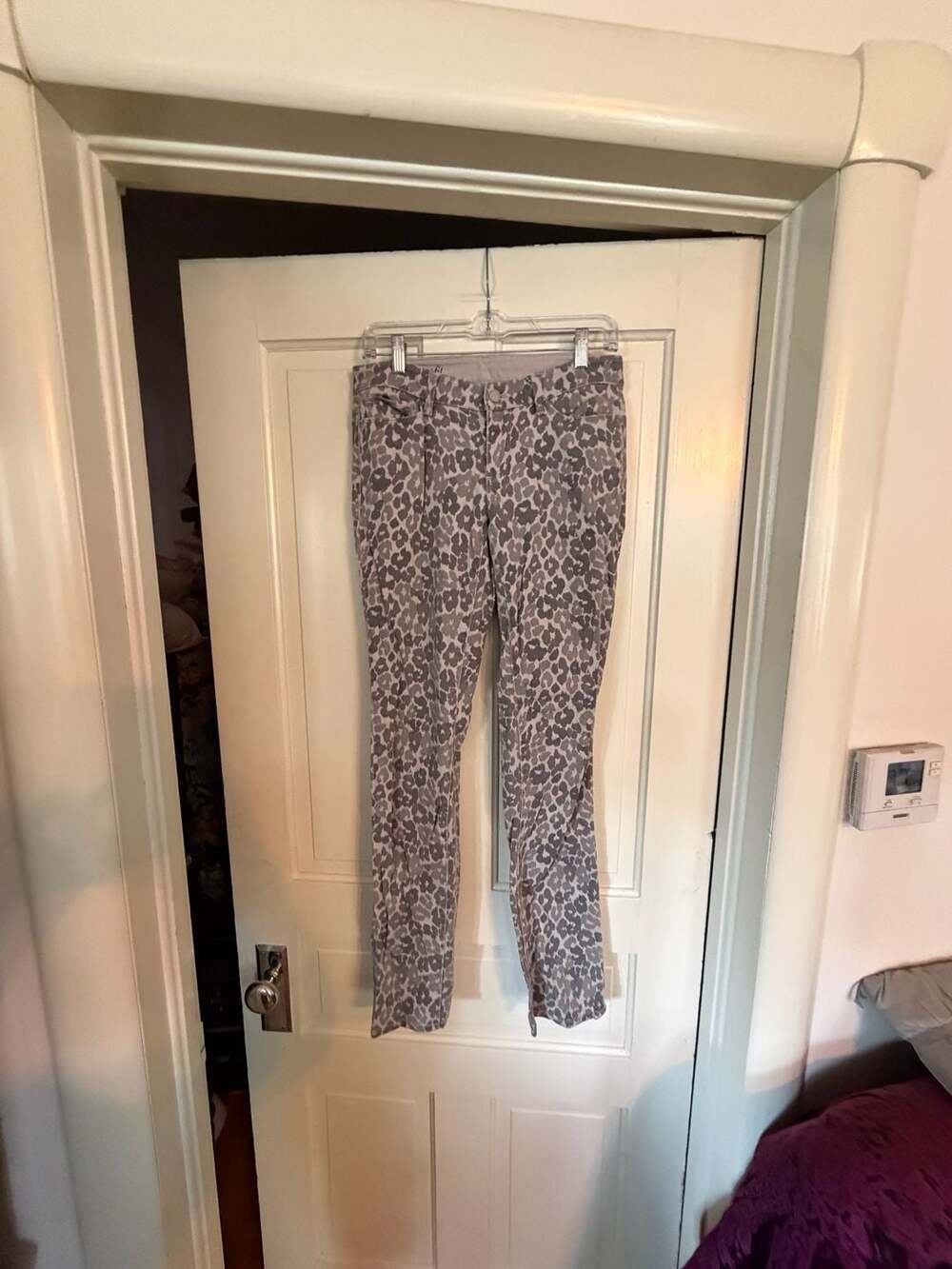 Ann Taylor Modern Fit Gray Leopard Animal Print Jeans Size 4